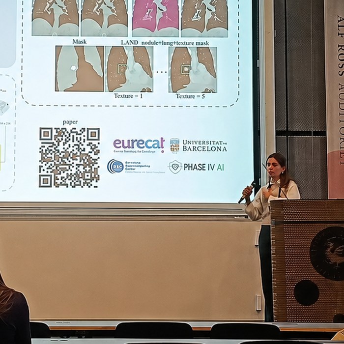Anna Oliveras Tous presenting her research at an academic conference